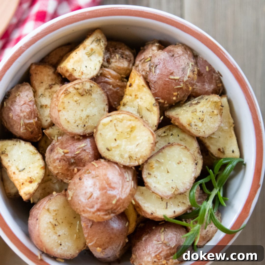 Crispy Garlic Roasted Red Potatoes 1 featured 7078