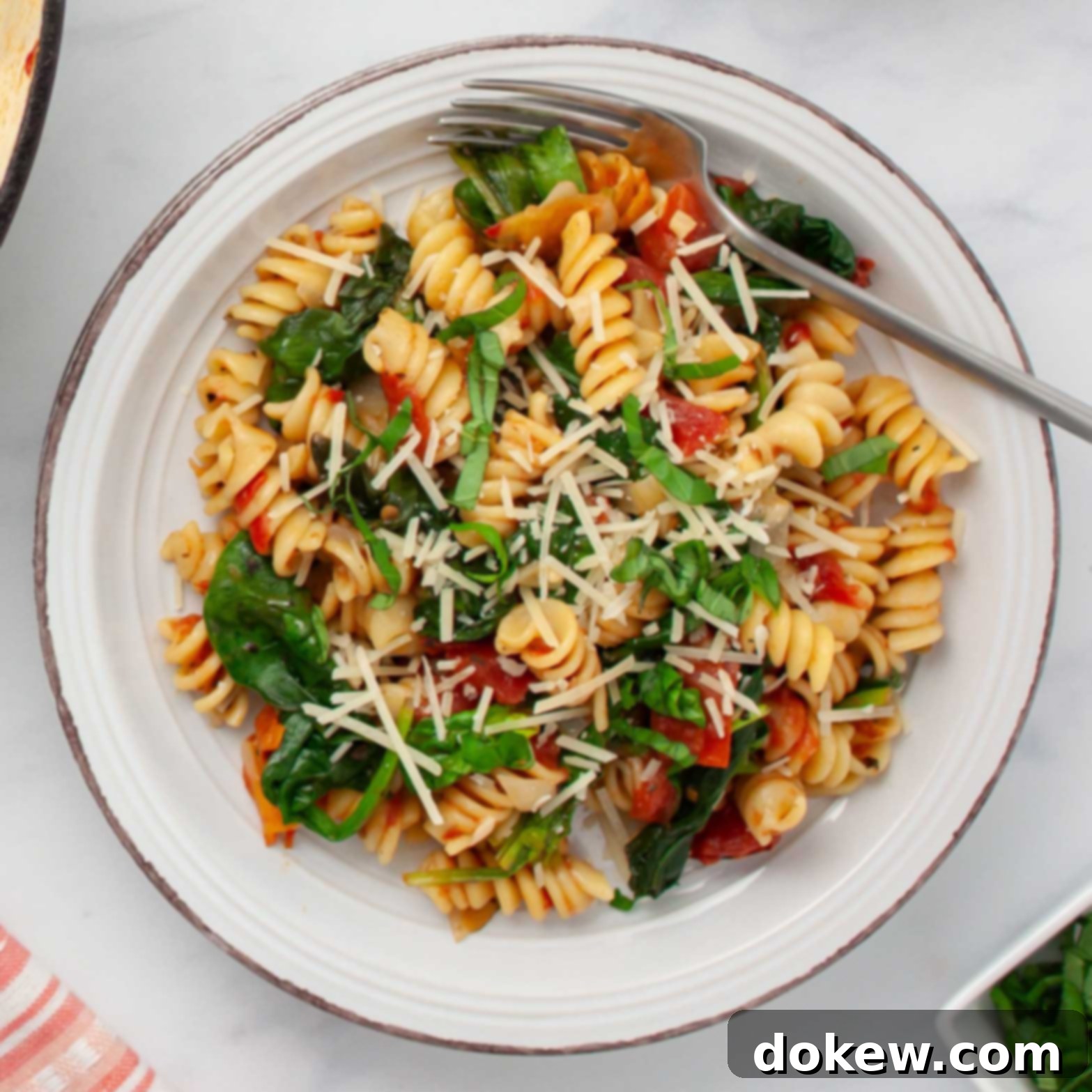 Quick and Easy One-Pot Tomato Spinach Pasta 1 featured 8473